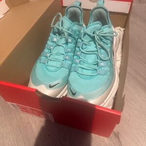 Nike Women’s Turquoise Sneakers
